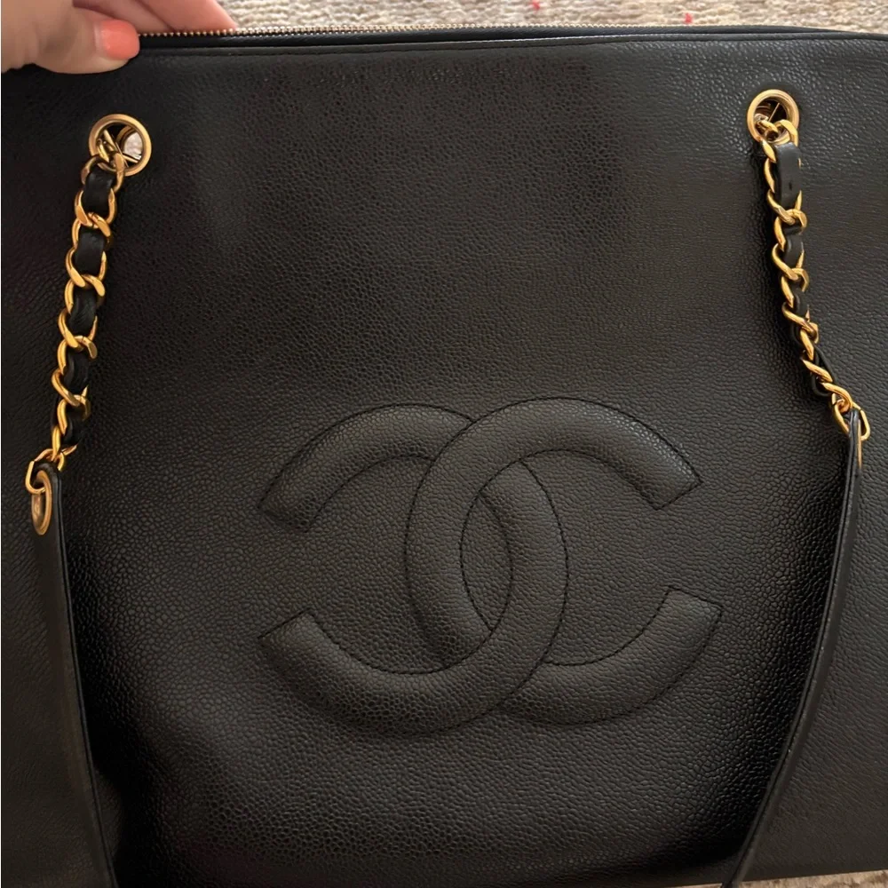 Authentic CHANEL jumbo black caviar leather supermodel large shipping tote